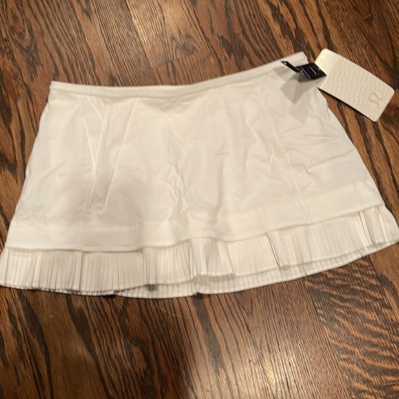 NWT Lululemon City Sky Run By Skirt
White size 10 - Picture 4 of 4